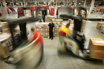 雙十一海淘下單次日就到貨!海關(guān)開(kāi)足馬力保障跨境電商24小時(shí)通關(guān)